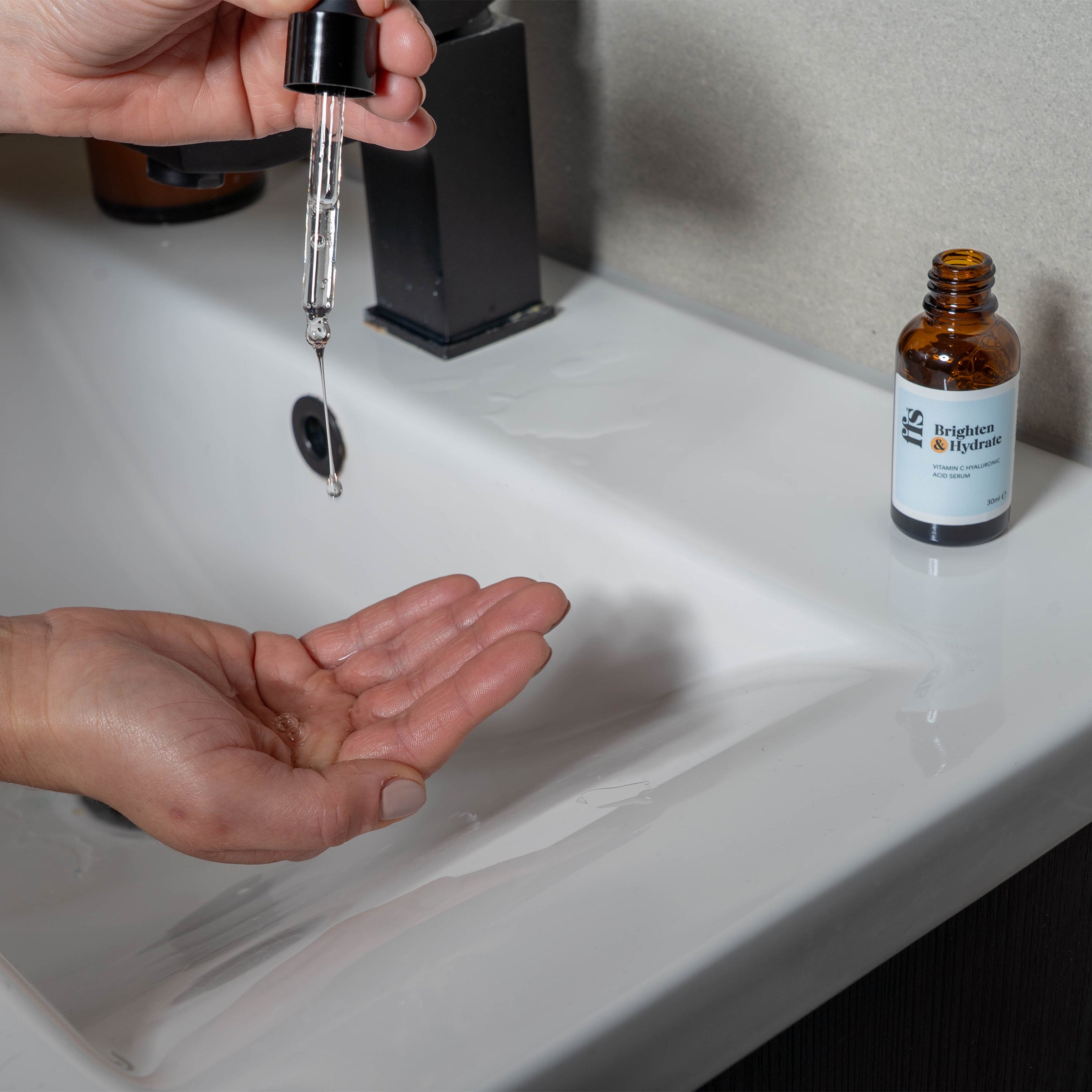 Hyaluronic Acid & Vitamin C Serum Exclusive Bundle